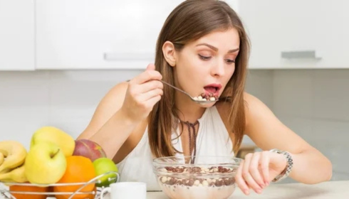 Eating Too Fast: How Quick Meals Affect Digestion and Fullness Signals