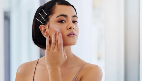 Layering Skincare at Night: Correct Order for Serums, Creams and Face Oils